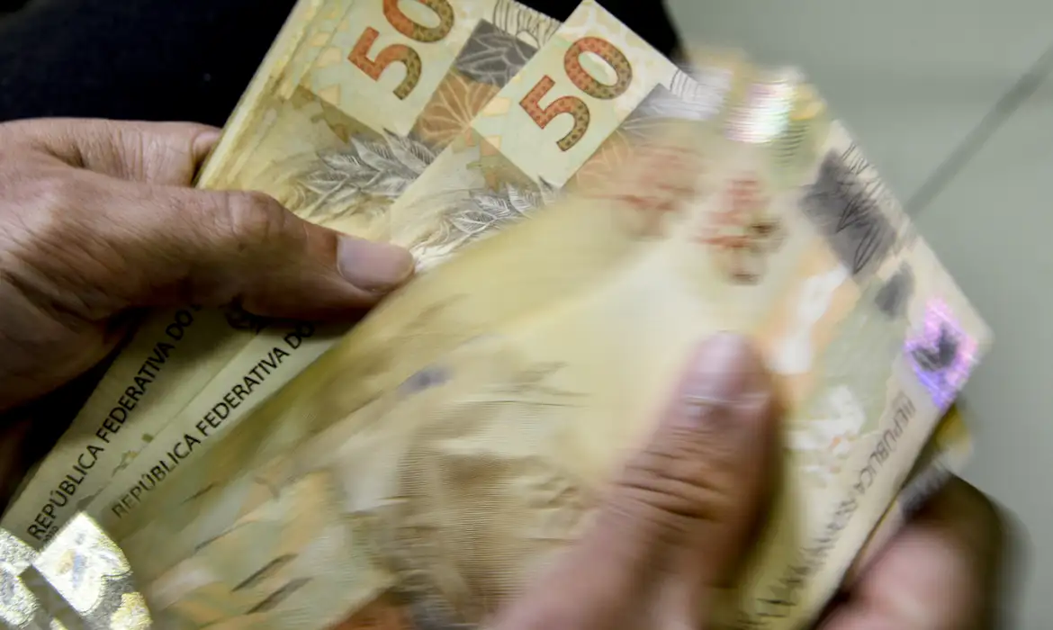 Caixa começa a pagar Bolsa Família de maio para 19 milhões de famílias