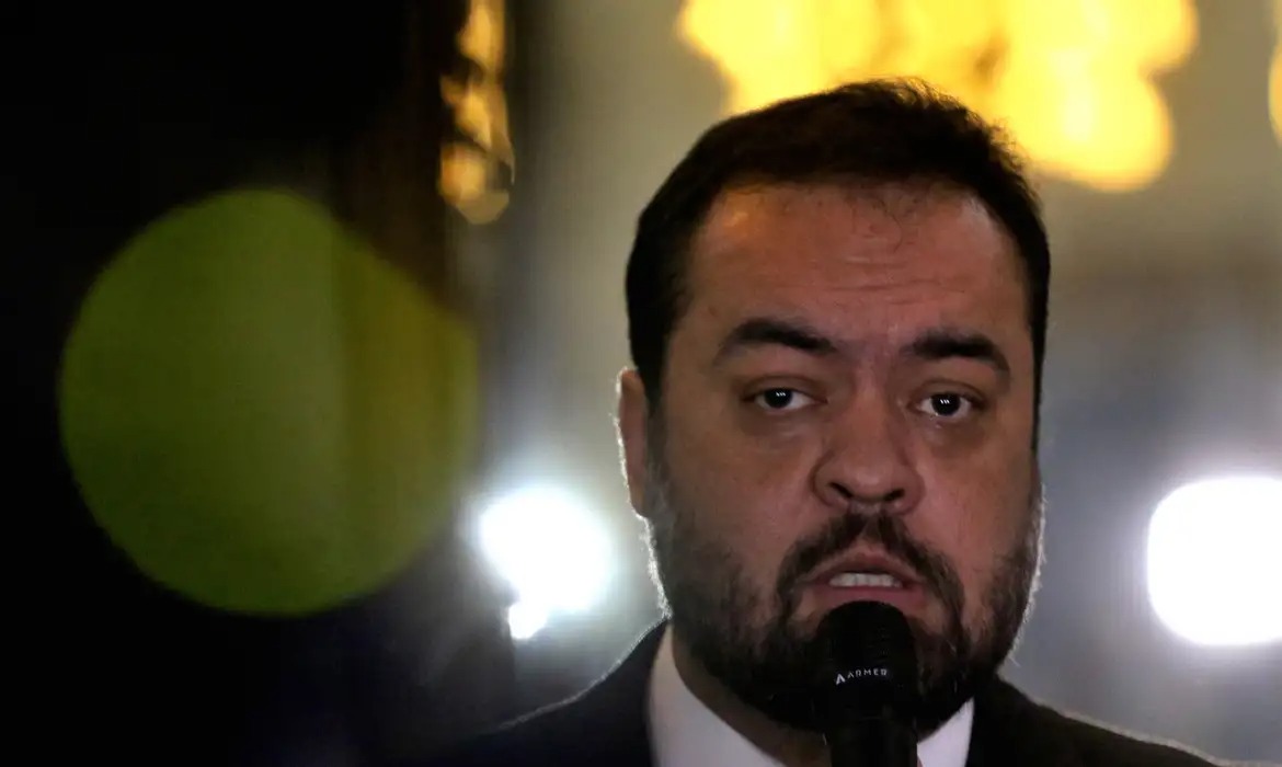 Operação Sem Refino: PF faz buscas contra Cláudio Castro e bloqueia R$ 52 bilhões