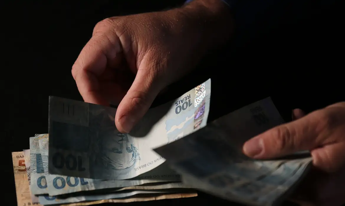 Redução da jornada de trabalho pode gerar custo de R$ 48,4 bilhões aos municípios