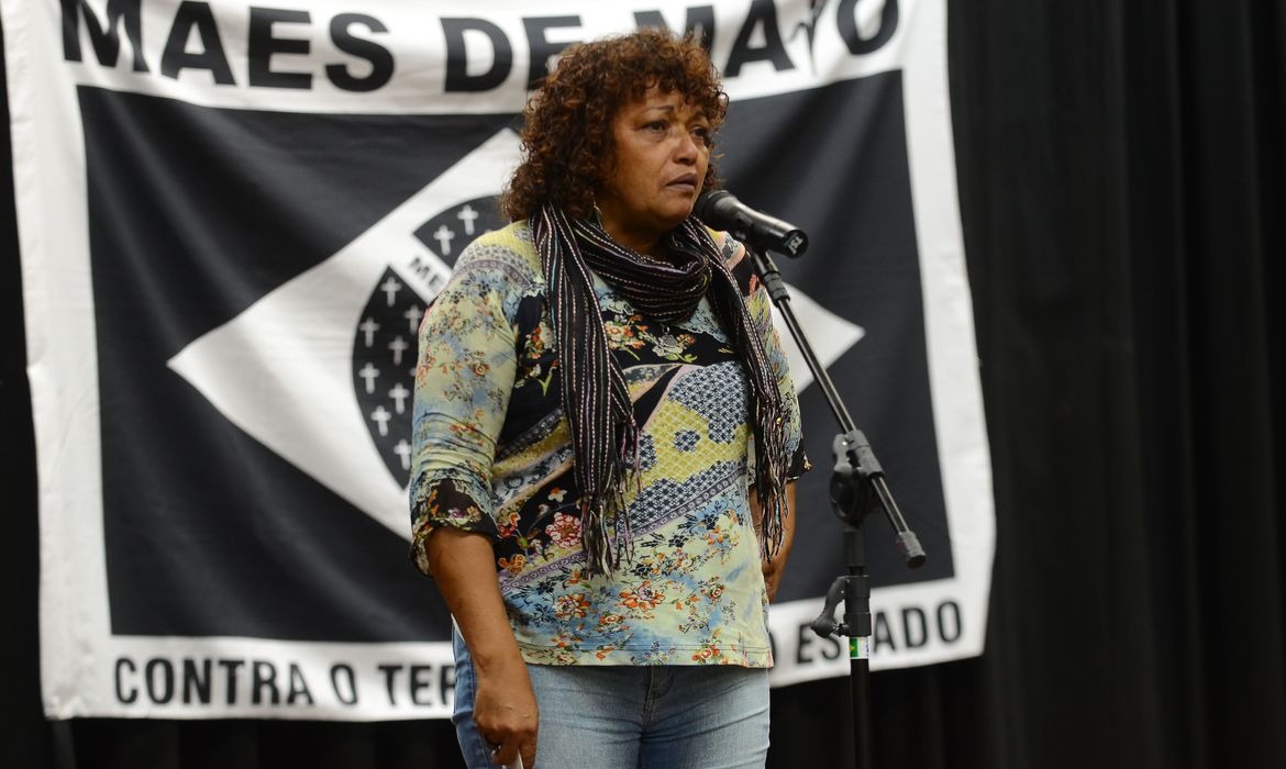 Crimes de Maio: Tribunal Popular julga simbolicamente violência policial e cobra responsabilização