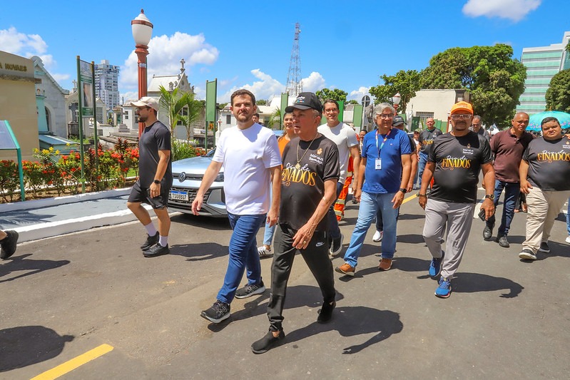 Prefeito Renato Junior acompanha operação especial no cemitério São João Batista no Dia das Mães em Manaus