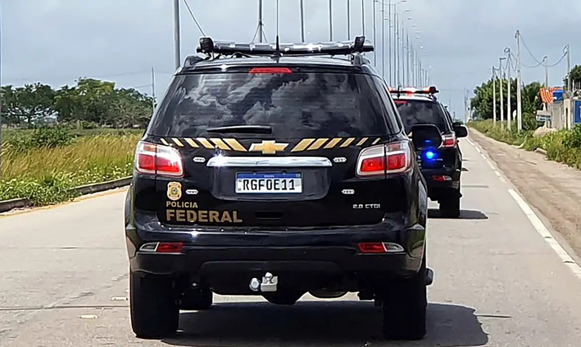 PF combate tráfico internacional de drogas em SC e bloqueia R$ 646 milhões na Operação Tirocinium