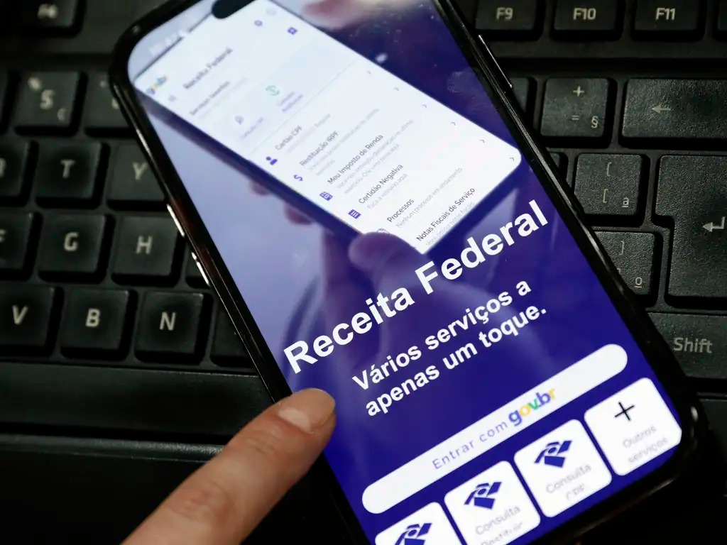 Restituição do IR ajuda brasileiros a sair das dívidas