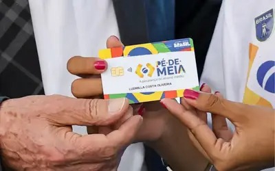 Estudantes recebem nova parcela do Pé-de-Meia
