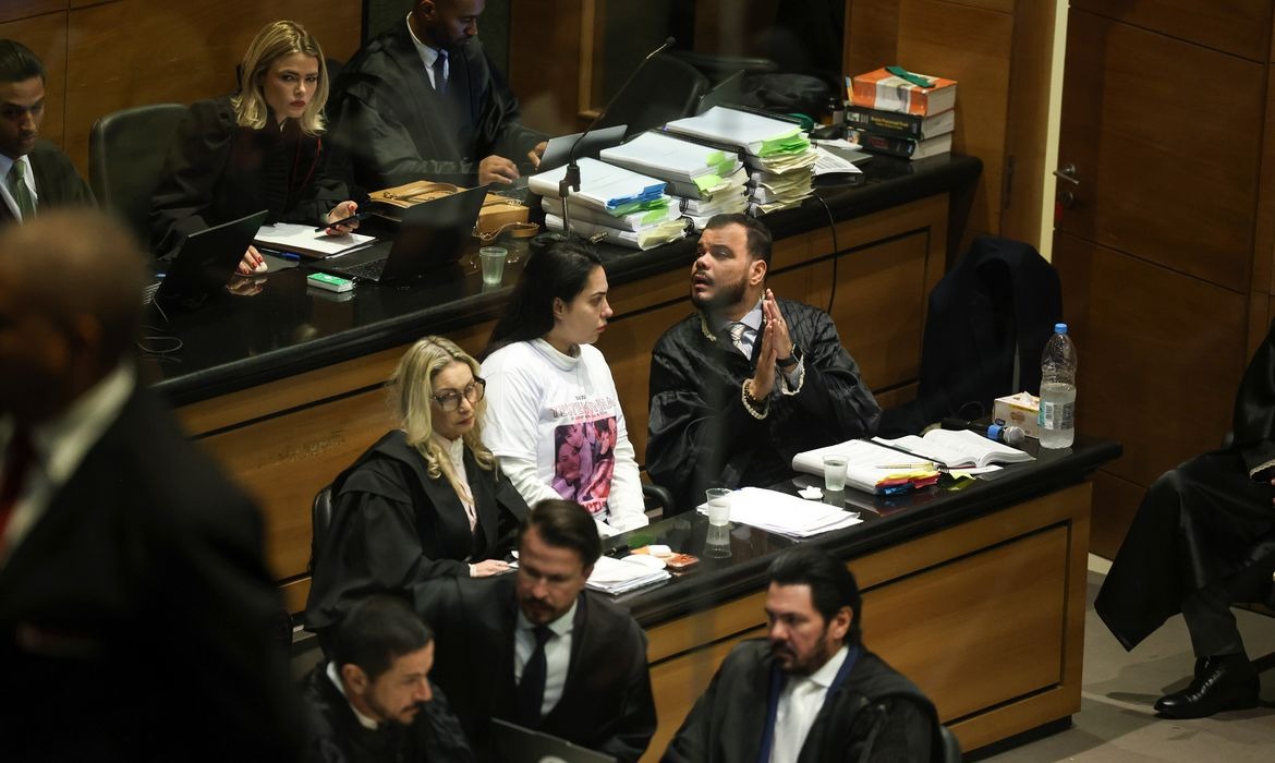 Defesa e acusação iniciam debates no Caso Henry