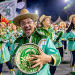 Escolas cobram apoio ao carnaval
