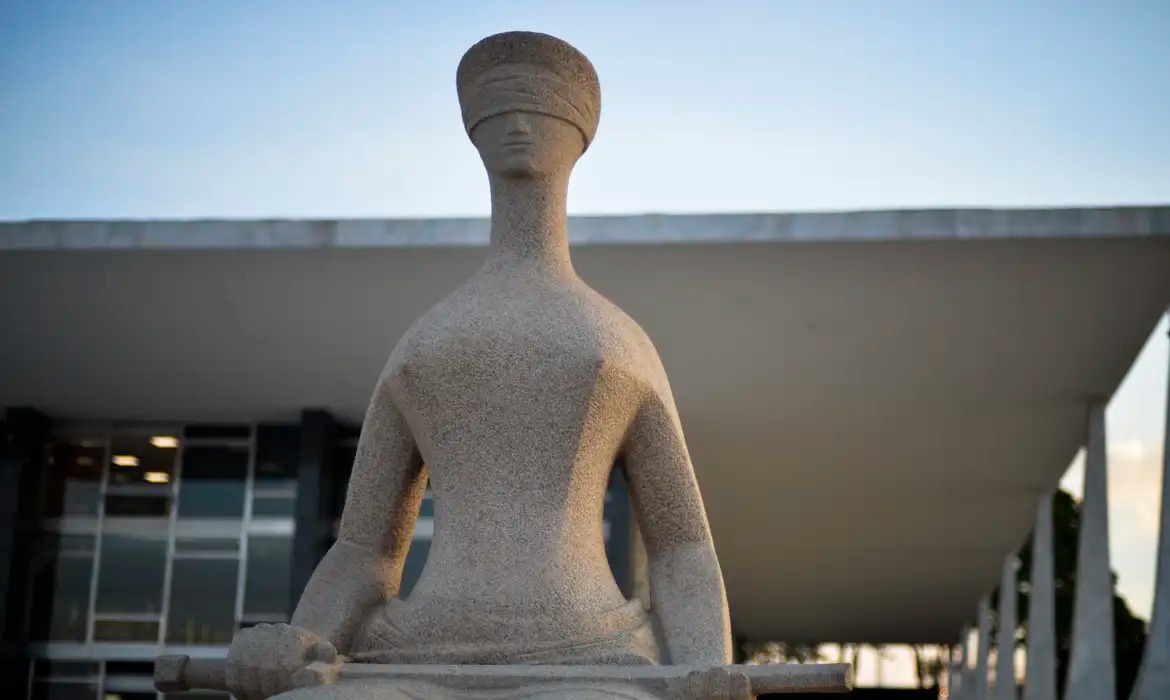 Salários atrasados STF