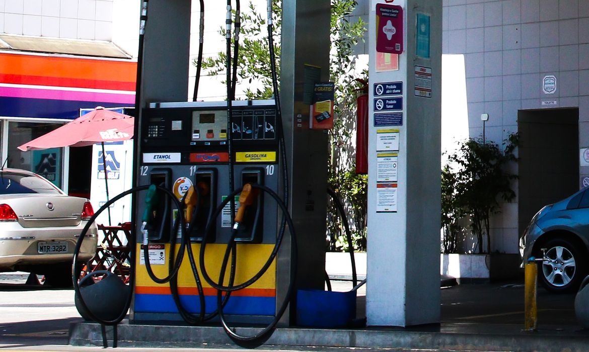 Subsídio faz gasolina recuar nos postos