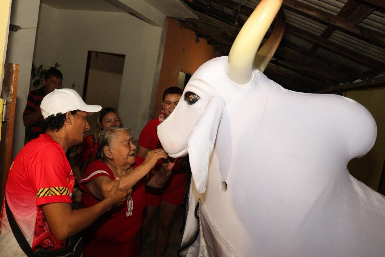 Ladainha do Garantido emociona Parintins