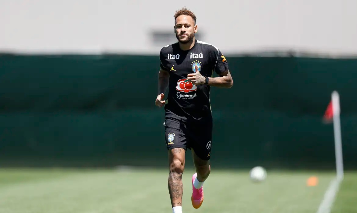 Neymar dá sinais de volta