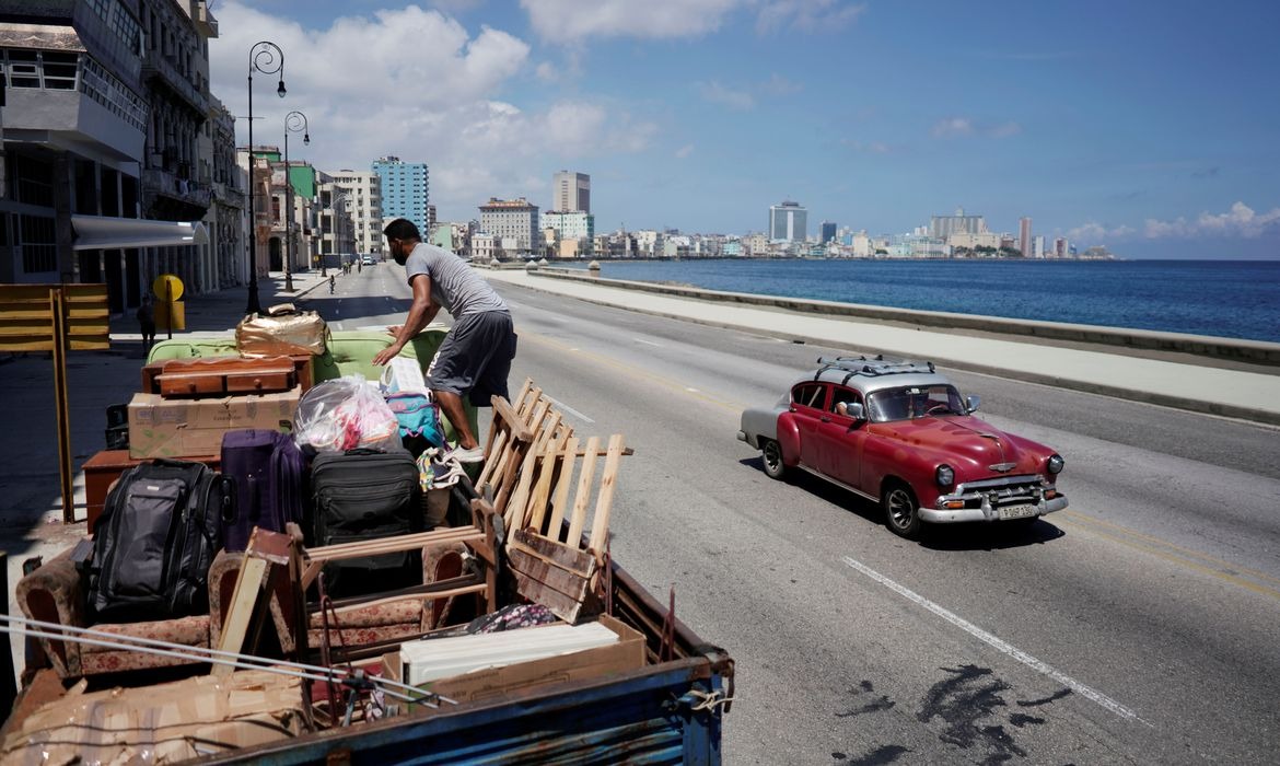 Bloqueio pressiona mudanças em Cuba