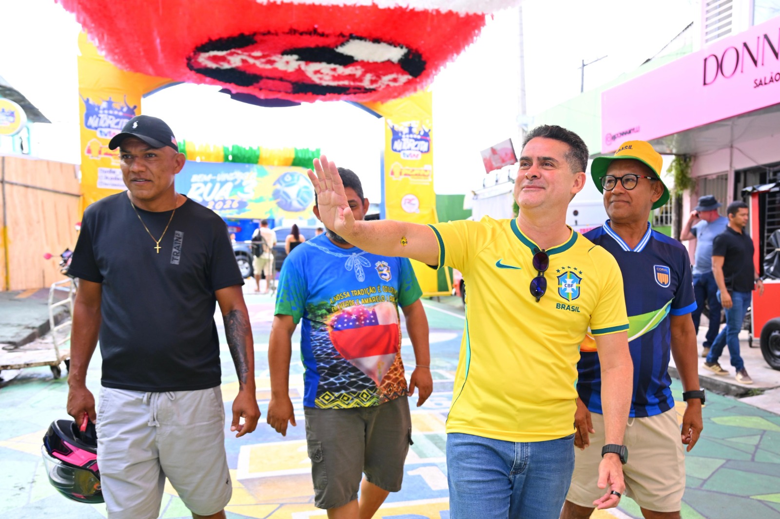David Almeida visita Rua da Copa em Manaus