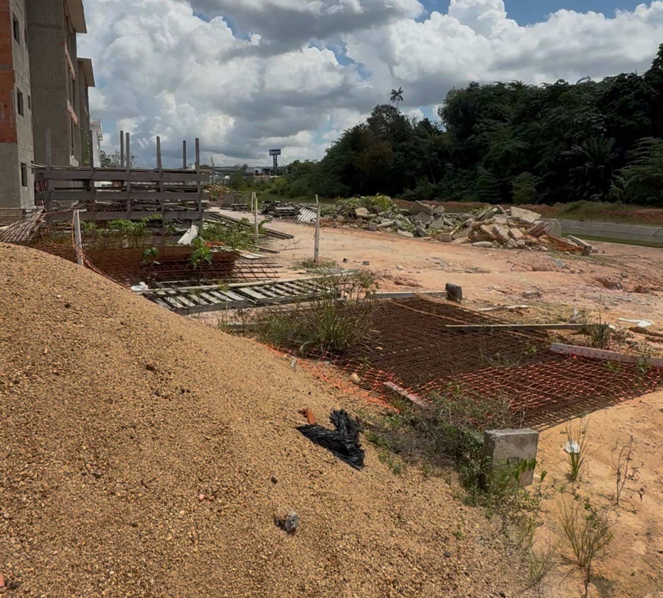 David questiona execução de obra habitacional na Sharp em Manaus