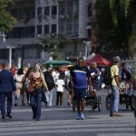 O setor onde mulheres chegam mais perto da igualdade de remuneração