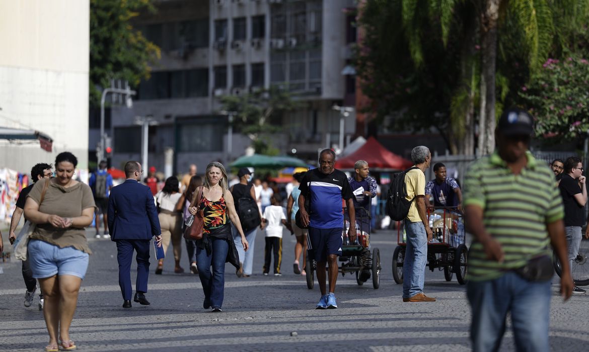 O setor onde mulheres chegam mais perto da igualdade de remuneração