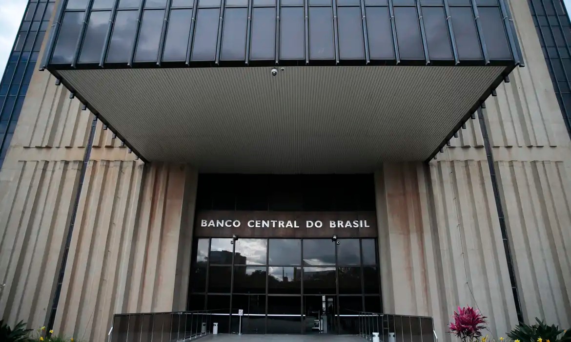 Banco Central divulga déficit estável nas contas externas em maio