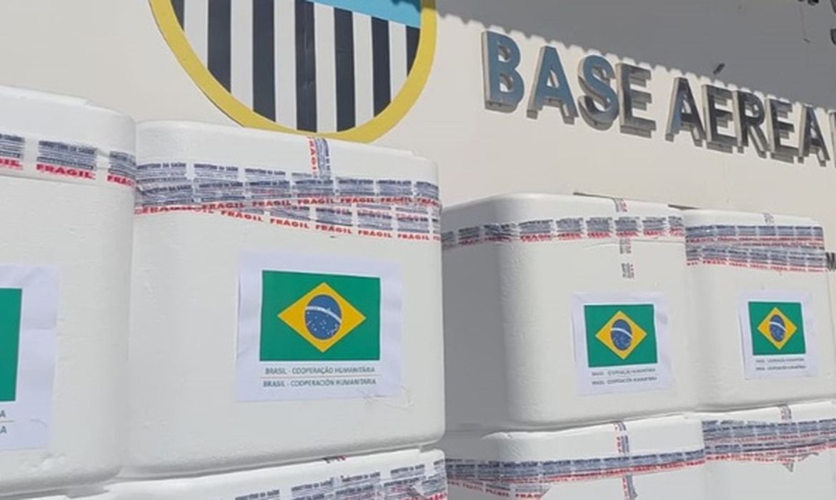 Brasil envia 4,5 toneladas de vacinas à Venezuela