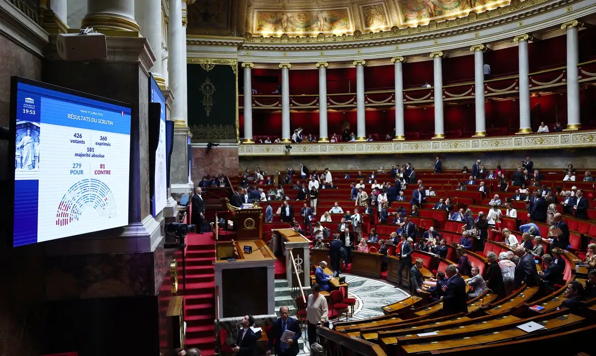 França restringe redes sociais para menores de 15 anos