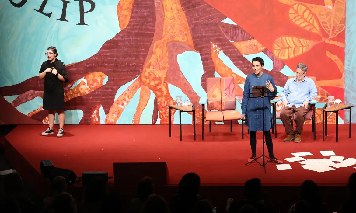 Orides Fontela recebe homenagem na abertura da Flip 2026