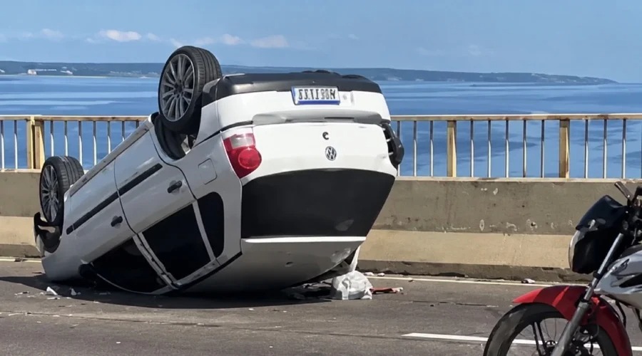 Acidente deixa trânsito lento na Ponte Rio Negro Palavra-chave: acidente Ponte Rio Negro Manaus