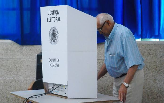 Idosos ampliam peso nas eleições brasileiras