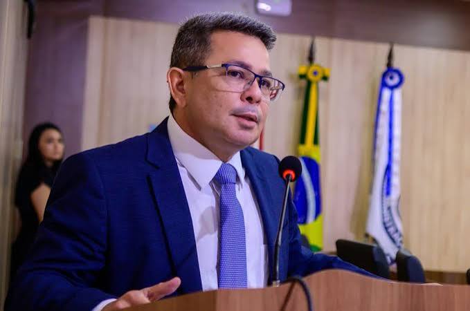 Falta de Tadeu de Souza marca evento político de Roberto Cidade