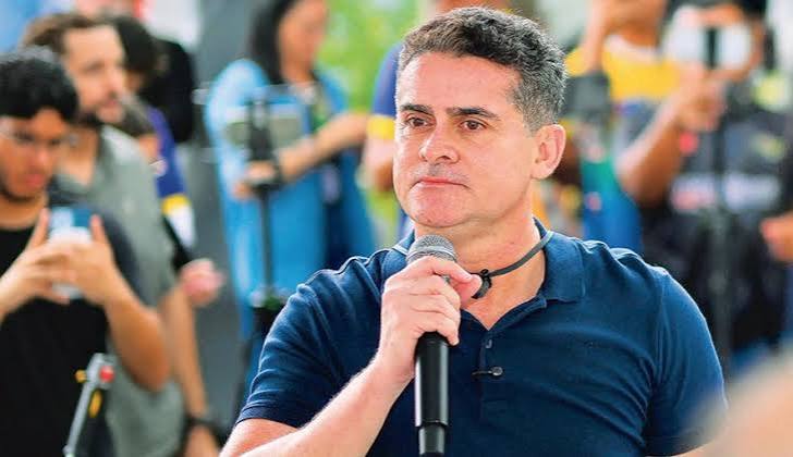 David Almeida aponta crise na saúde do Amazonas