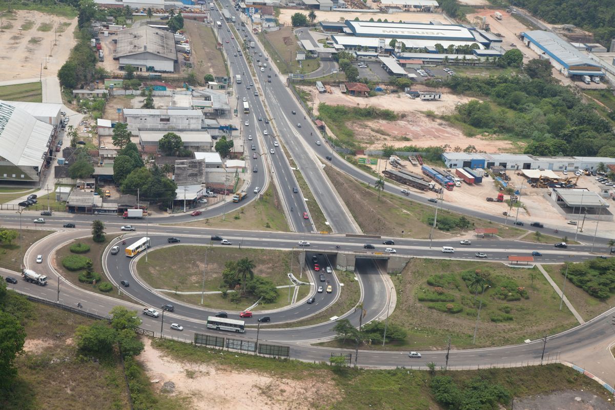Passarão inicia transporte de vigas e altera trânsito