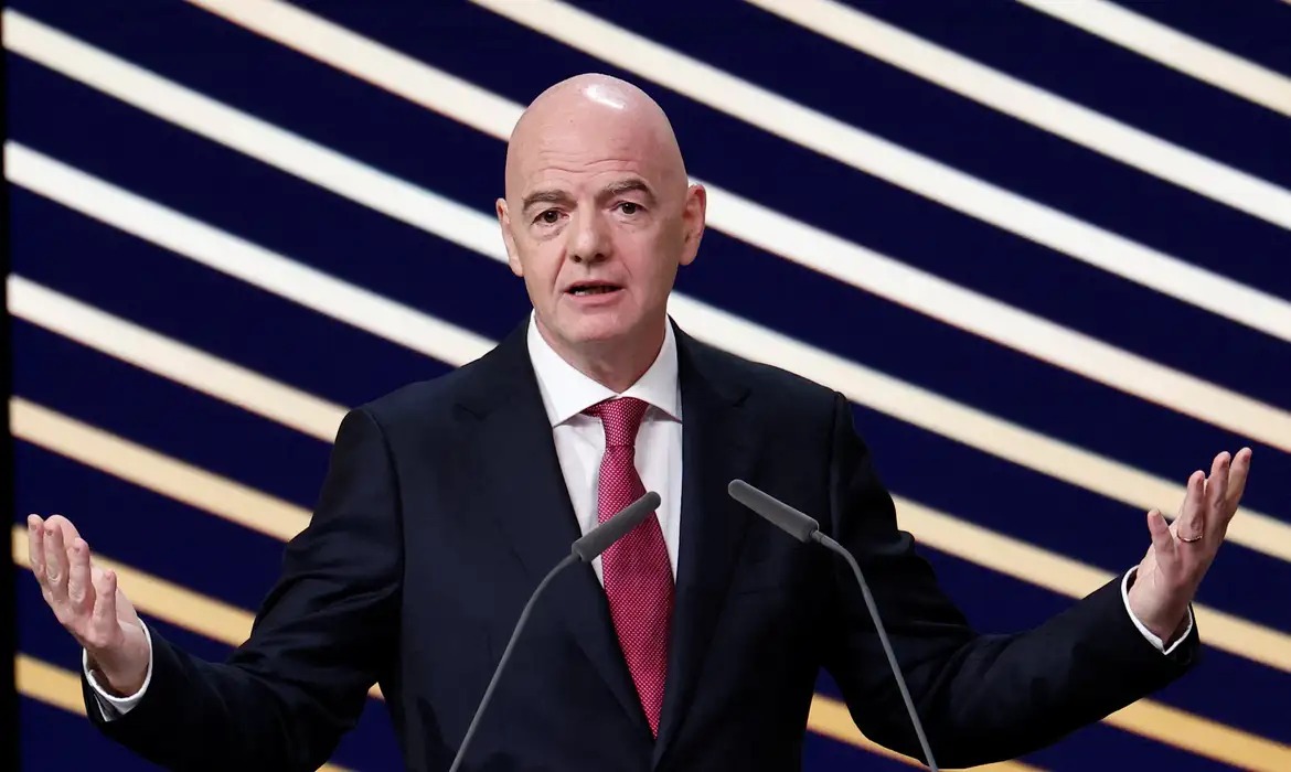 Rebelião global ameaça presidente da FIFA