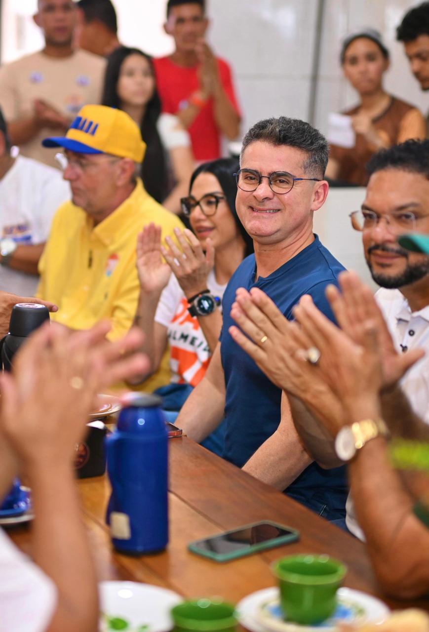 David Almeida critica saúde pública e promete mudanças