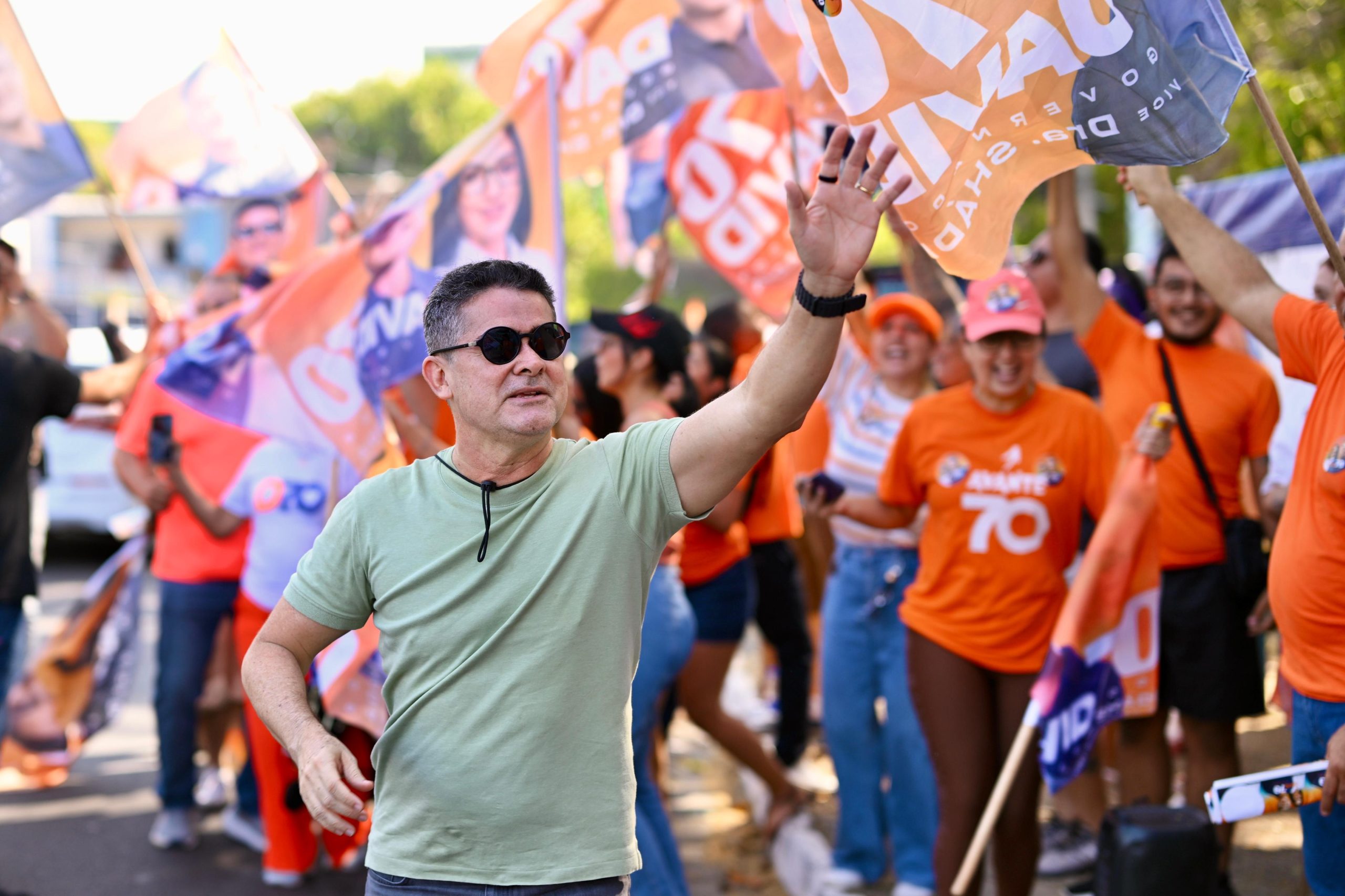 Campanha de David Almeida realiza bandeiraços em Manaus