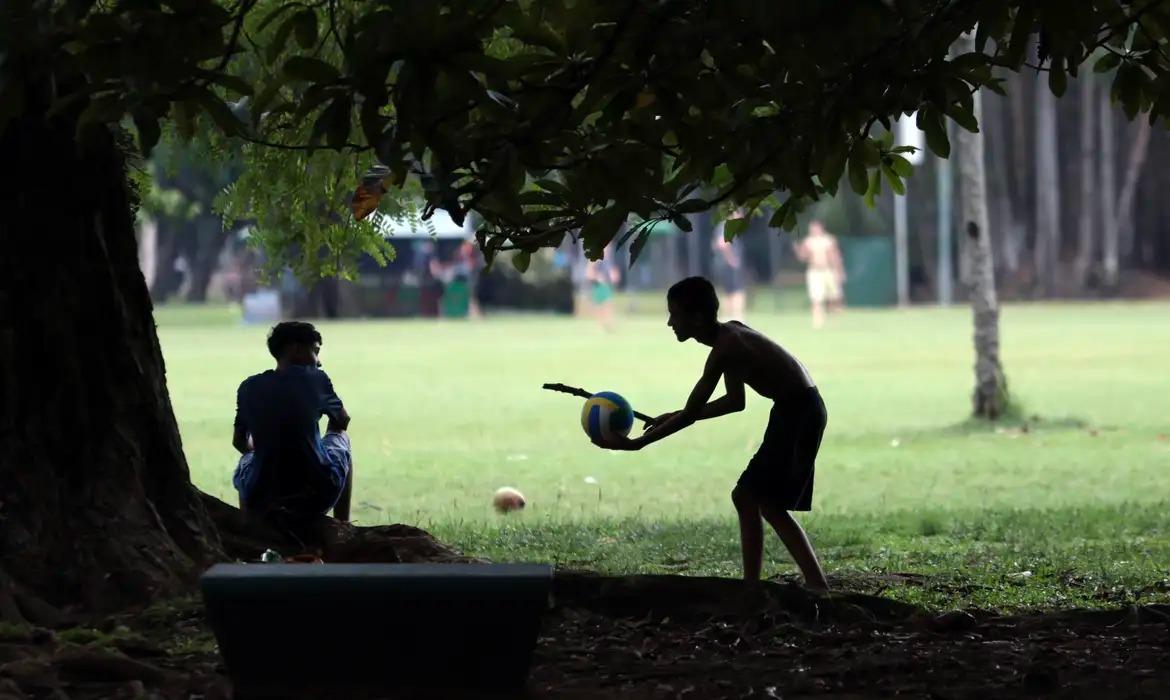 Brasil encerra agosto com temperaturas extremas