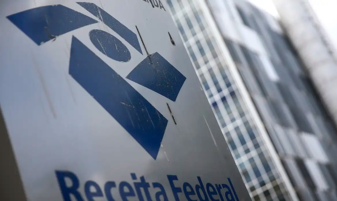 Mais de 500 mil recebem restituição do IR