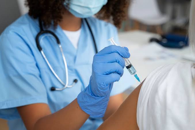 Multivacinação 2026: saiba como atualizar a caderneta pelo SUS