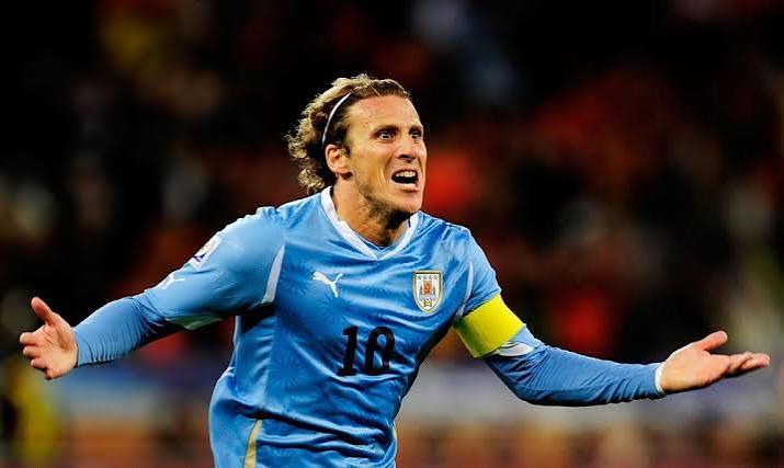 Forlán substitui Bielsa no comando do Uruguai