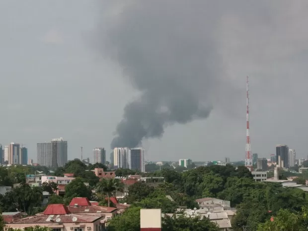Fogo assusta moradores no Distrito Industrial de Manaus