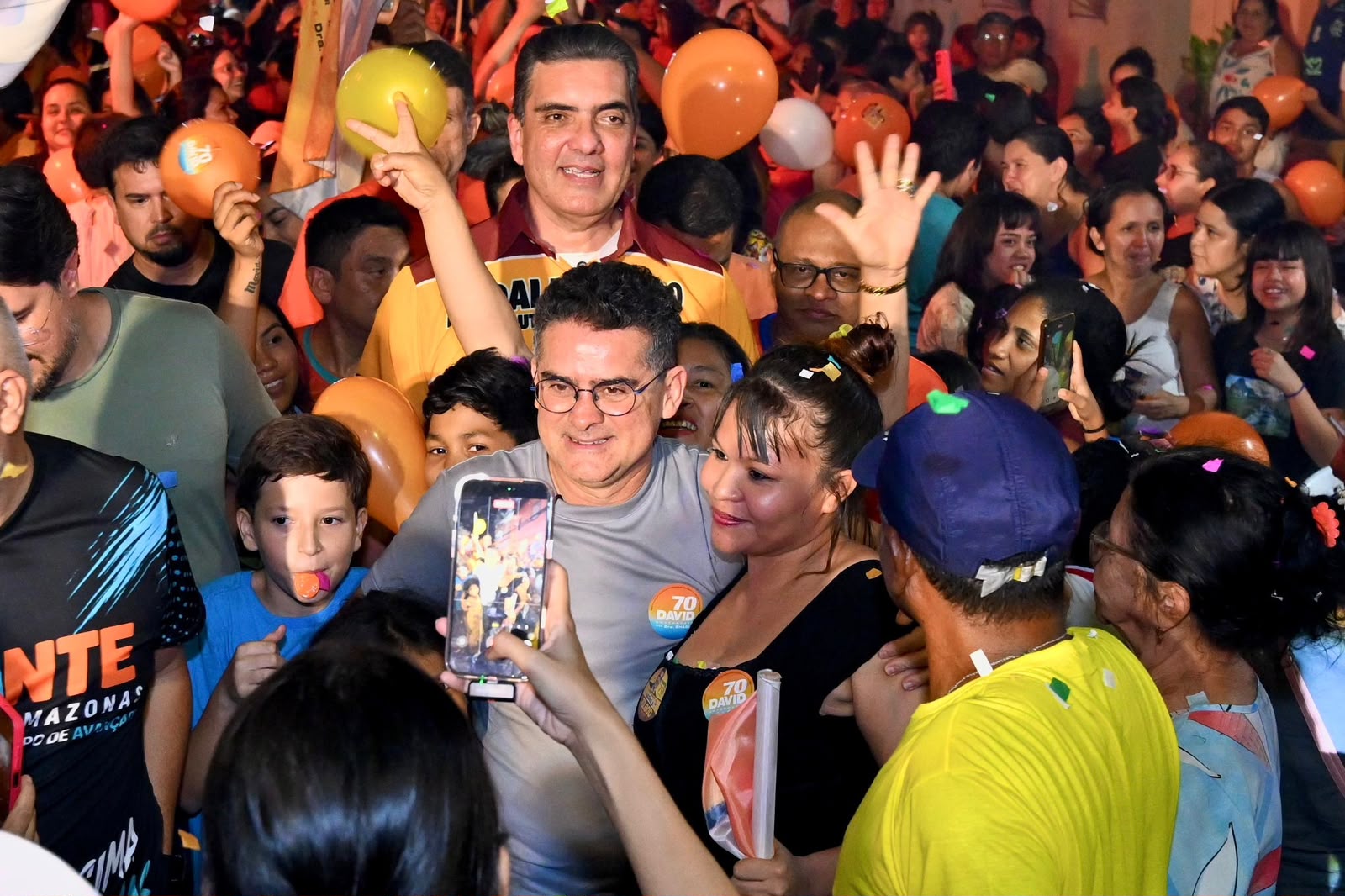Reforma da feira do Coroado é citada por David Almeida em encontro com moradores