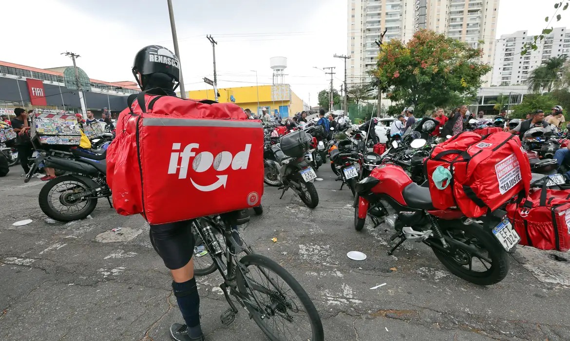 Quase 2 milhões trabalham por meio de aplicativos