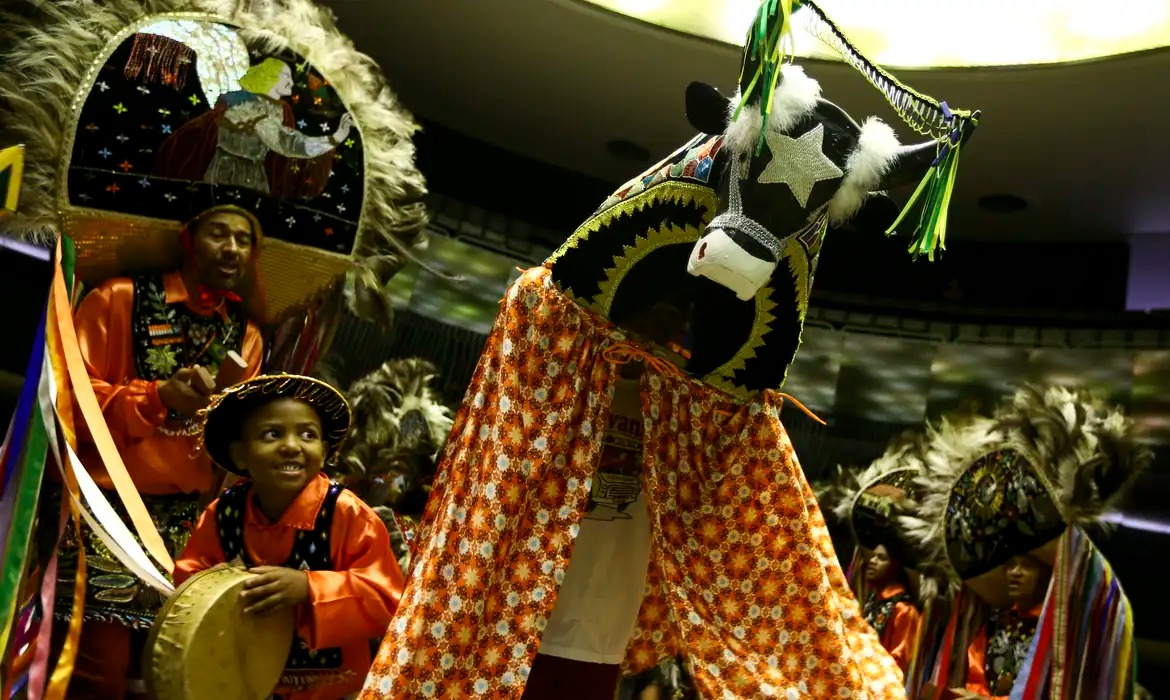 Samba e capoeira são destaques em Paris