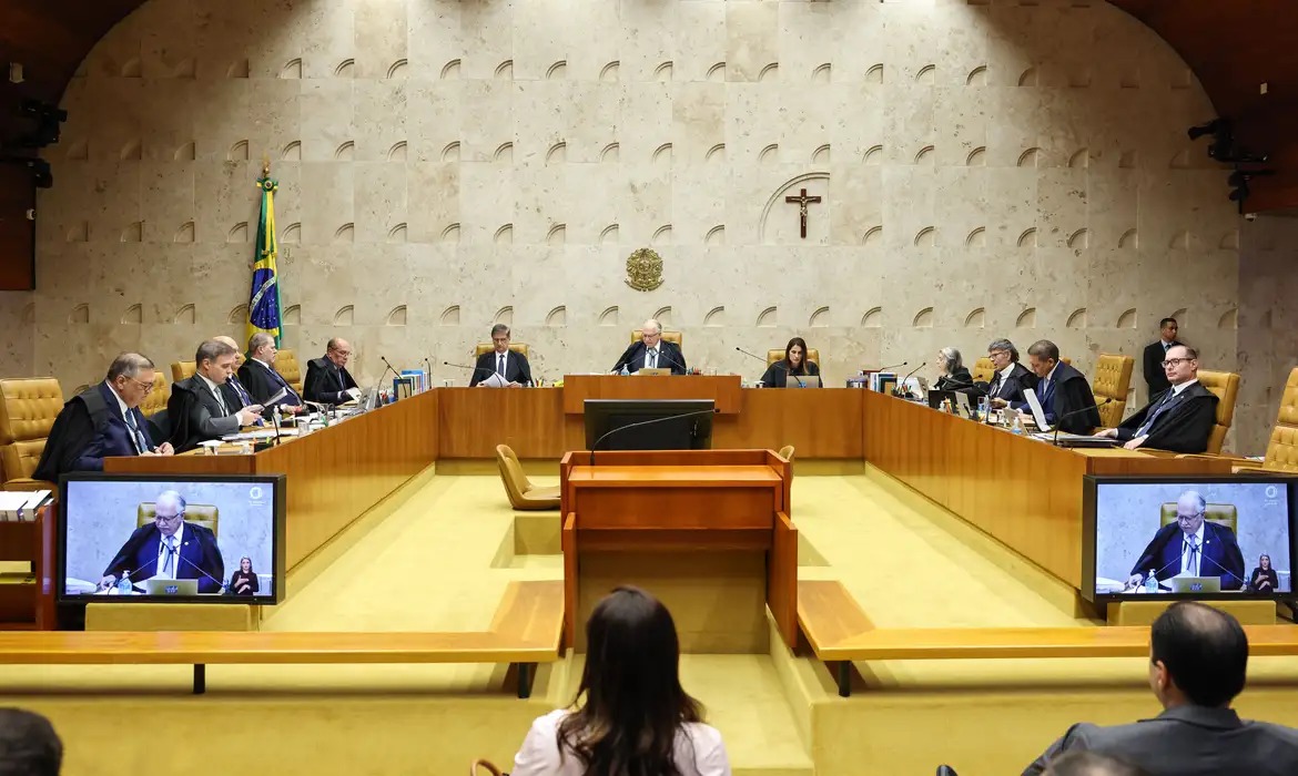 Fachin busca reduzir tensão entre ministros durante julgamento no Supremo