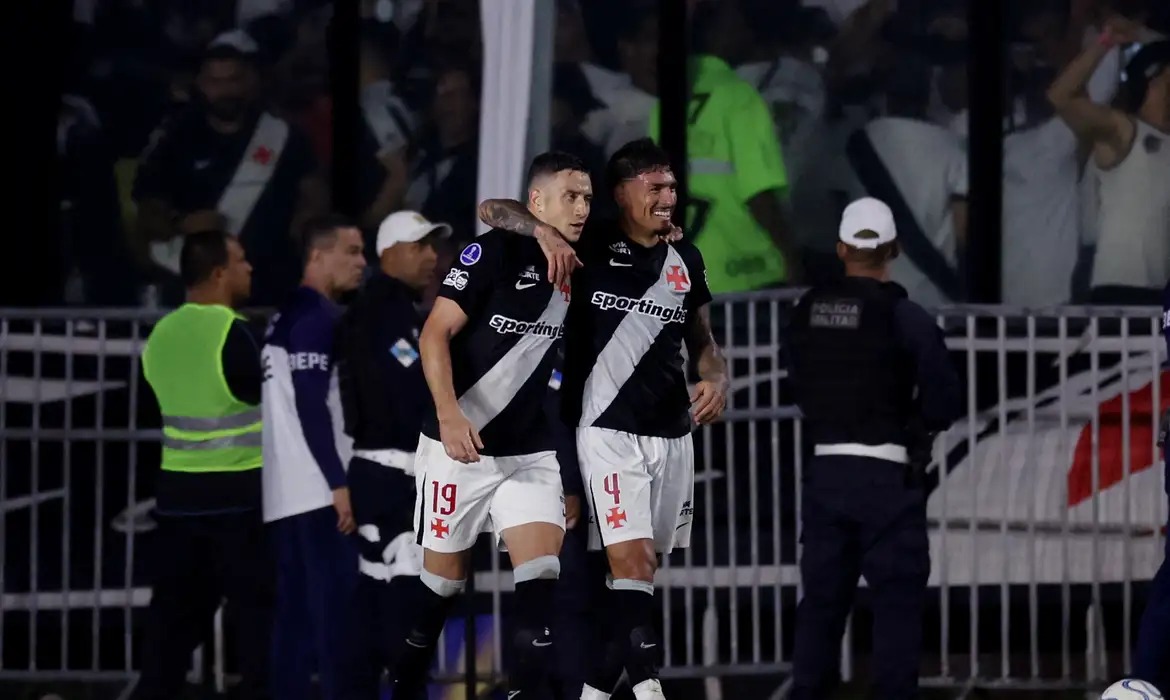 Vasco quebra jejum de 15 anos e retorna à semifinal da Sul-Americana