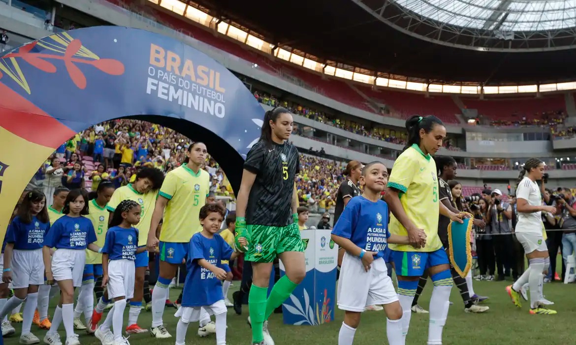 Seleção Feminina encara sequência internacional antes do Mundial no Brasil