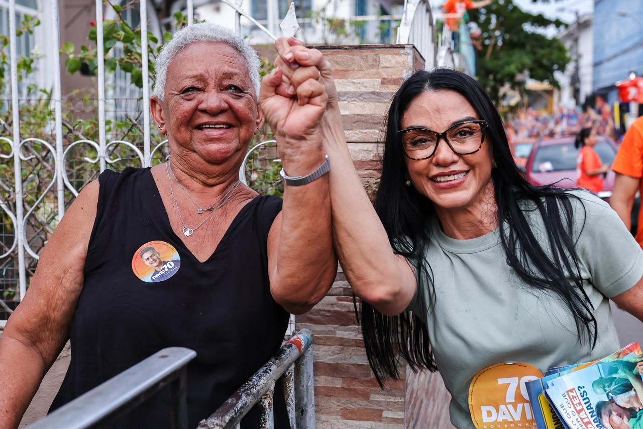 Shádia Fraxe participa de mobilização pelas ruas do Educandos