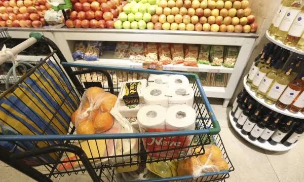 Cesta básica recua 4,55% na capital do Amazonas