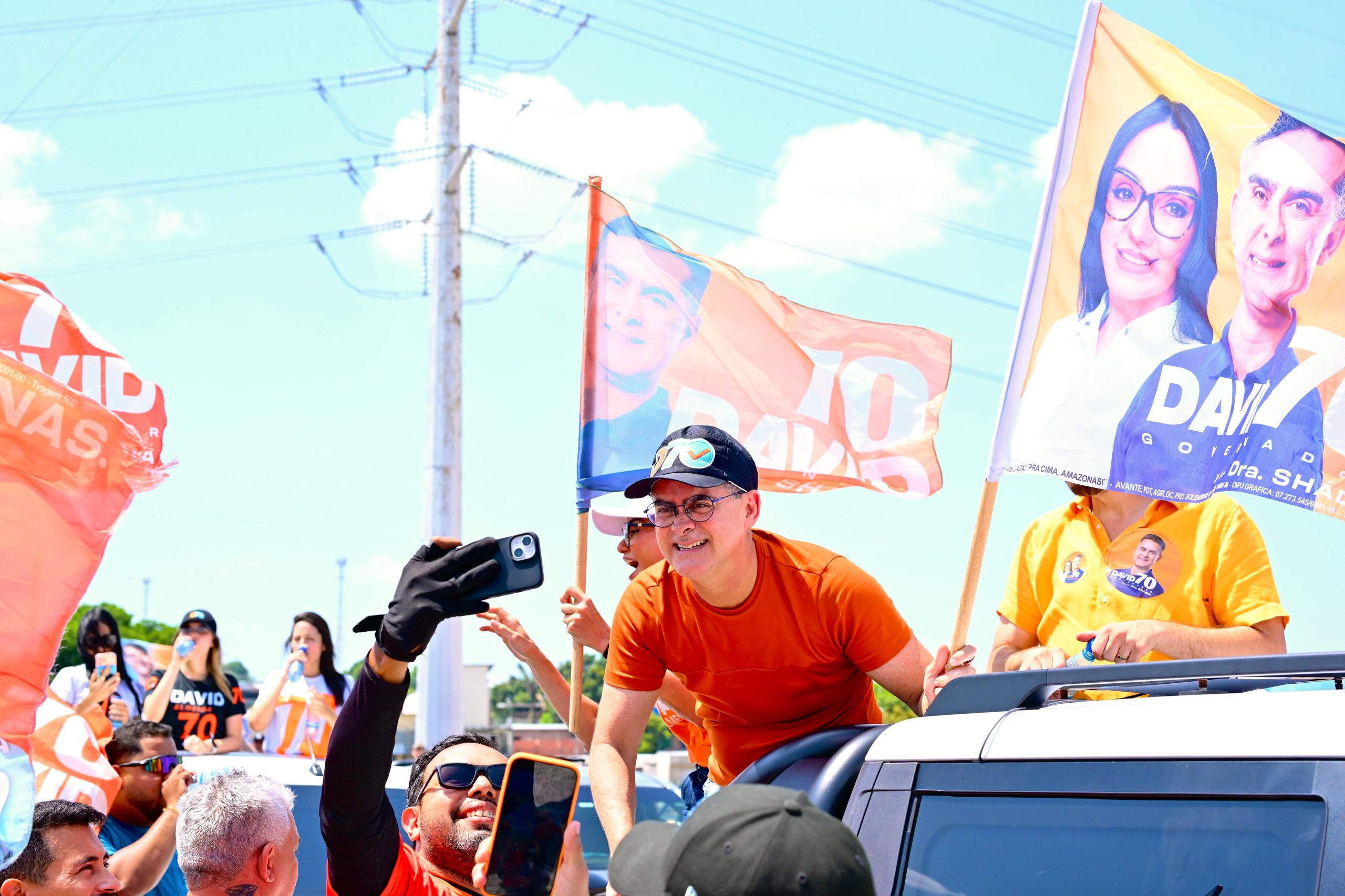 David e apoiadores percorrem Manaus na reta final eleitoral