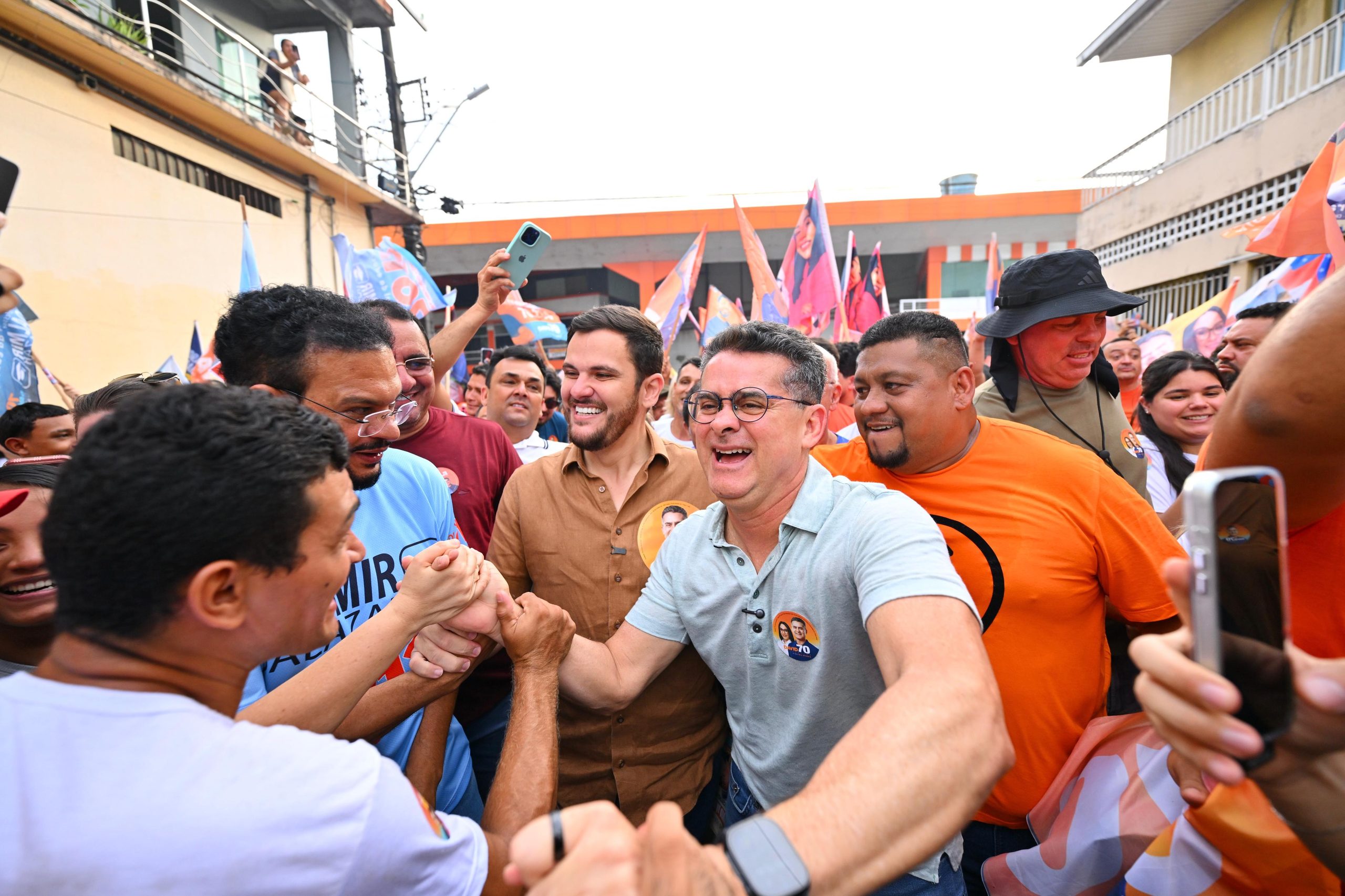 David Almeida registra 21,7% antes de caminhada em Manaus